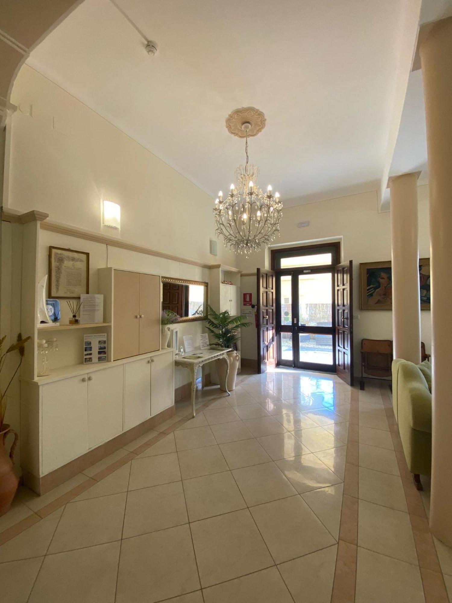 Hotel Virginia Marina di Massa Buitenkant foto