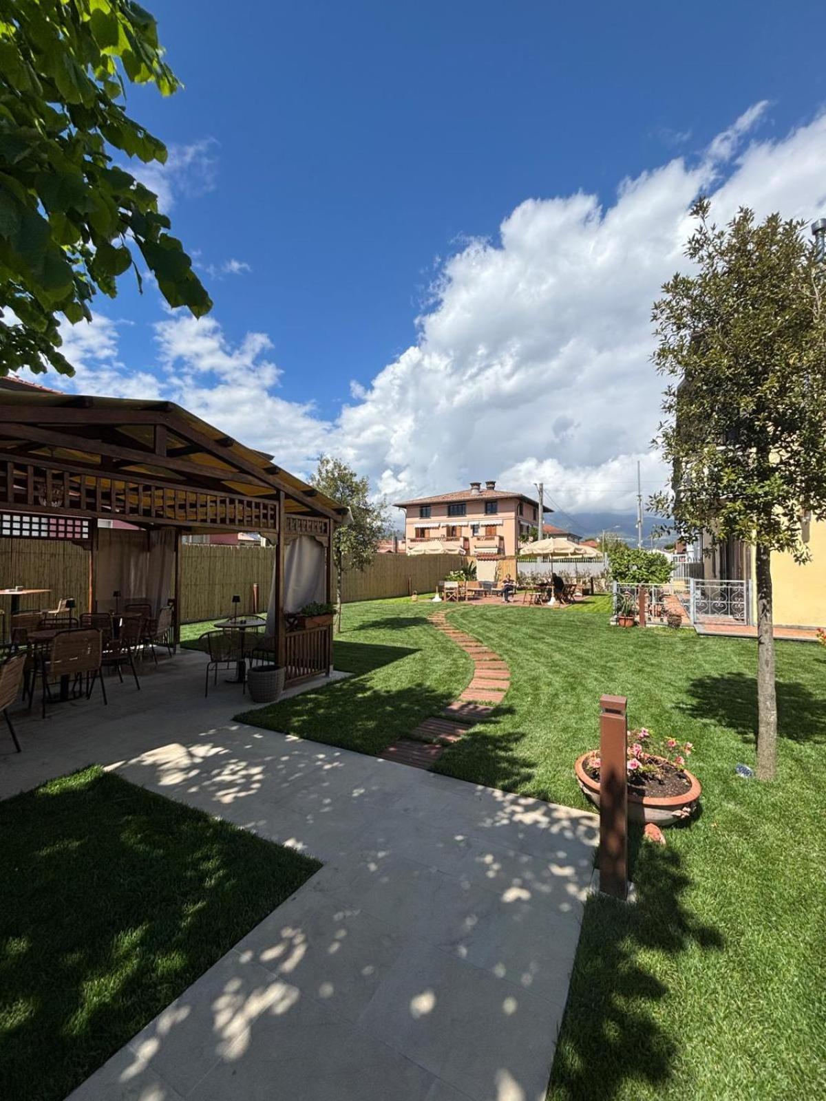 Hotel Virginia Marina di Massa Buitenkant foto