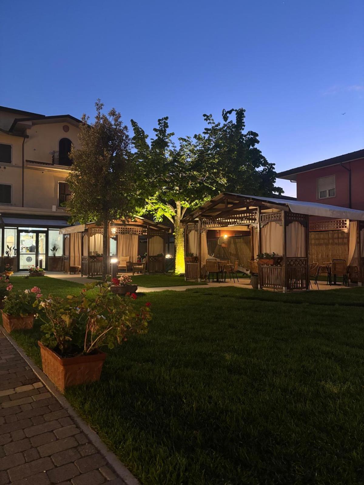 Hotel Virginia Marina di Massa Buitenkant foto