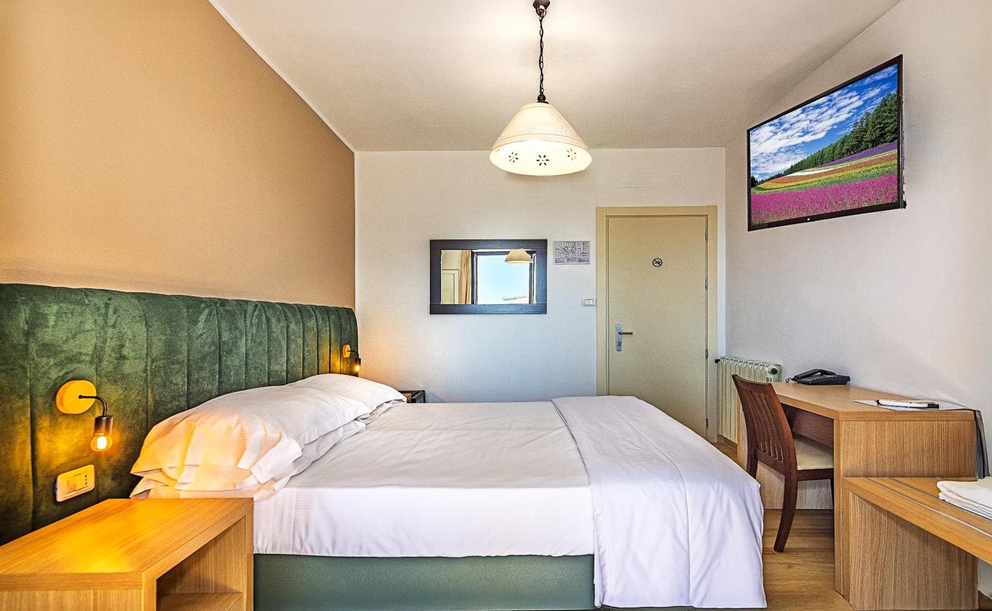 Hotel Virginia Marina di Massa Buitenkant foto