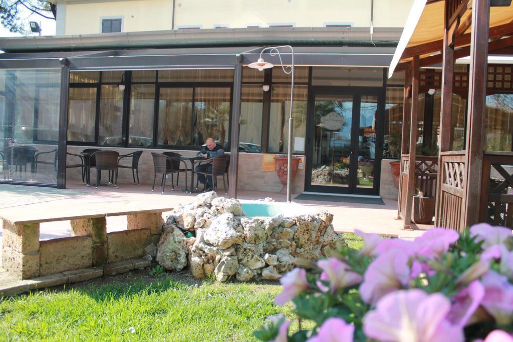 Hotel Virginia Marina di Massa Buitenkant foto