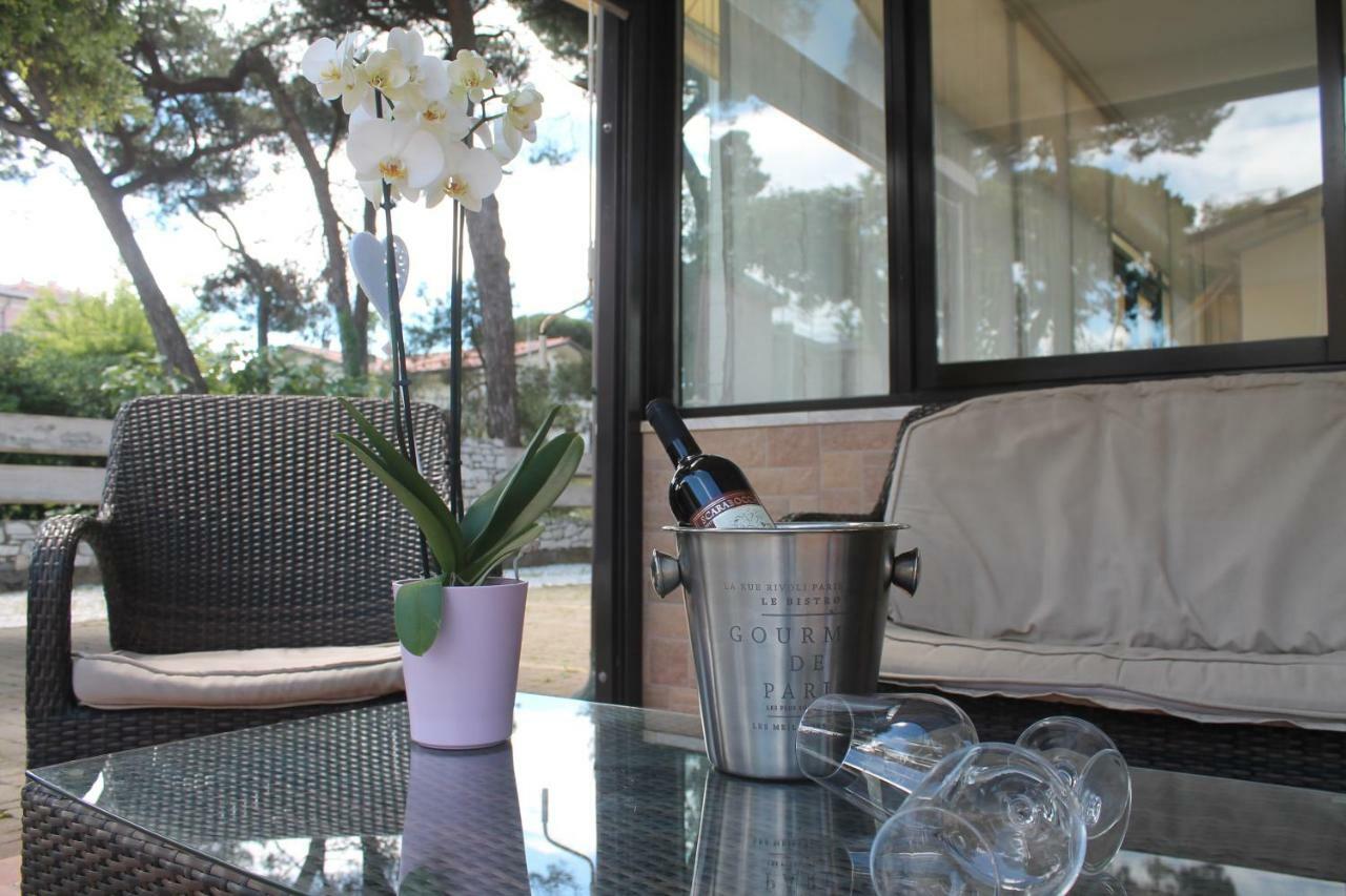 Hotel Virginia Marina di Massa Buitenkant foto